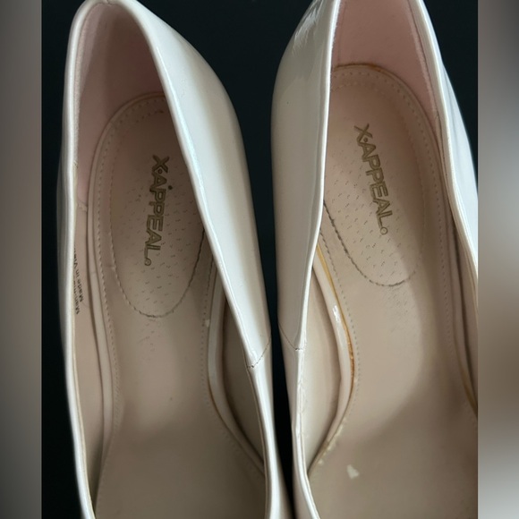 X-Appeal Colette Beige and Black Dress 4” Heels Size 7 - Picture 2 of 7